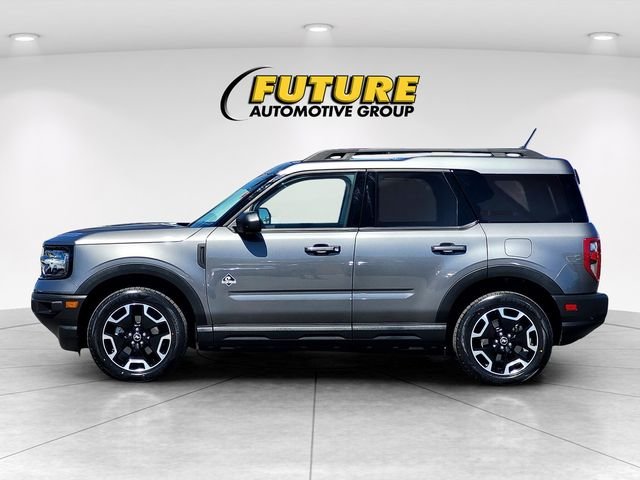 Used 2023 Gray Ford Outer Banks image 7