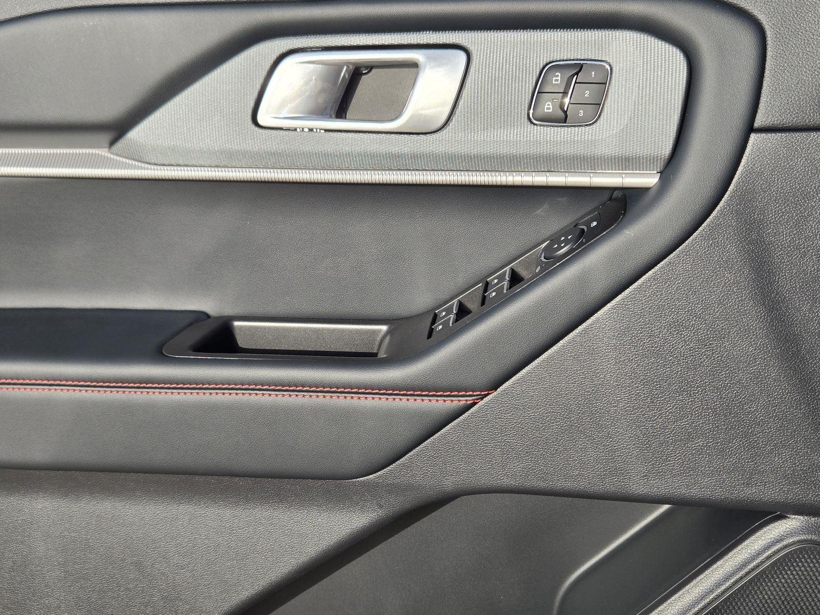 New 2026 Agate Black Metallic Ford ST-Line image 15