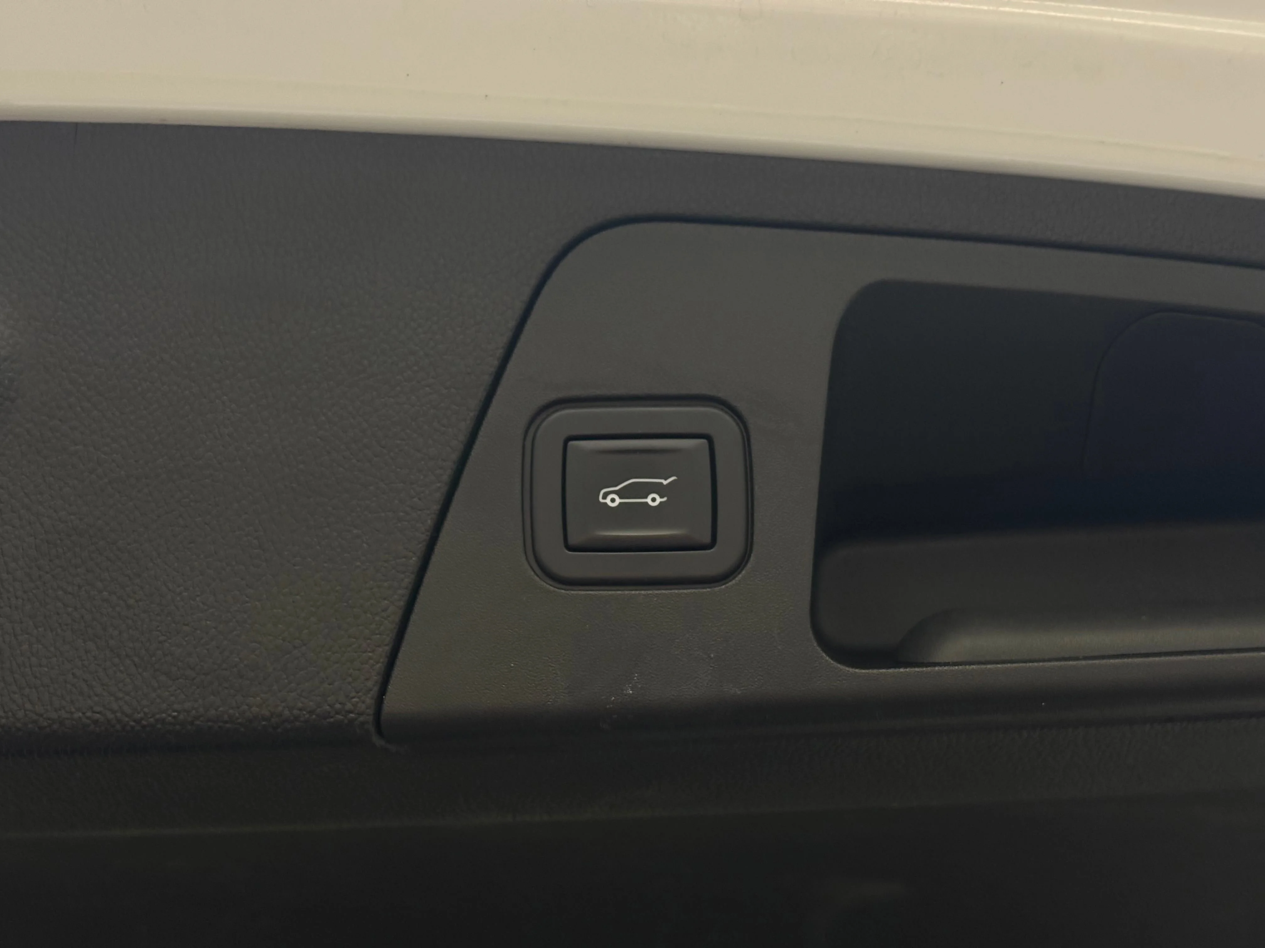 Used 2020 SUMMIT WHITE Buick Premium II image 11