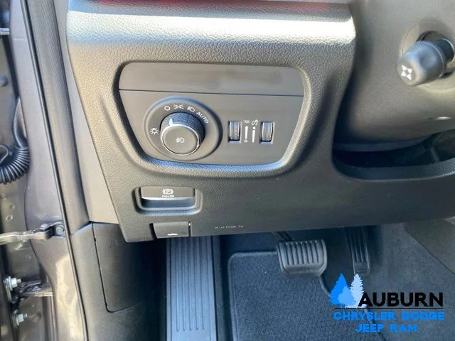 Used 2025 Gray Jeep Summit image 41