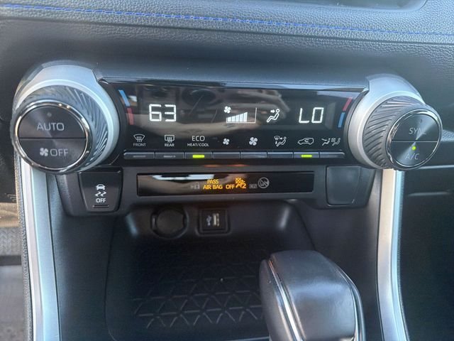 2025 Toyota RAV4 SE - Photo 22