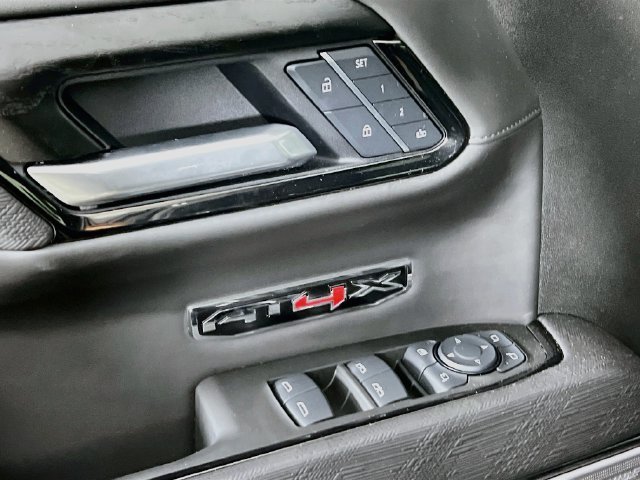 2025 GMC Sierra 1500 AT4X - Photo 9