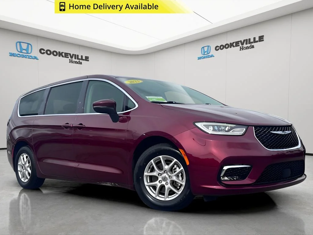2023 Chrysler Pacifica Touring L's photo