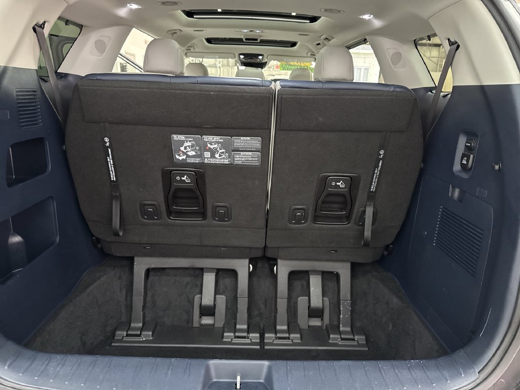 Used 2025 Ivory Kia SX image 36