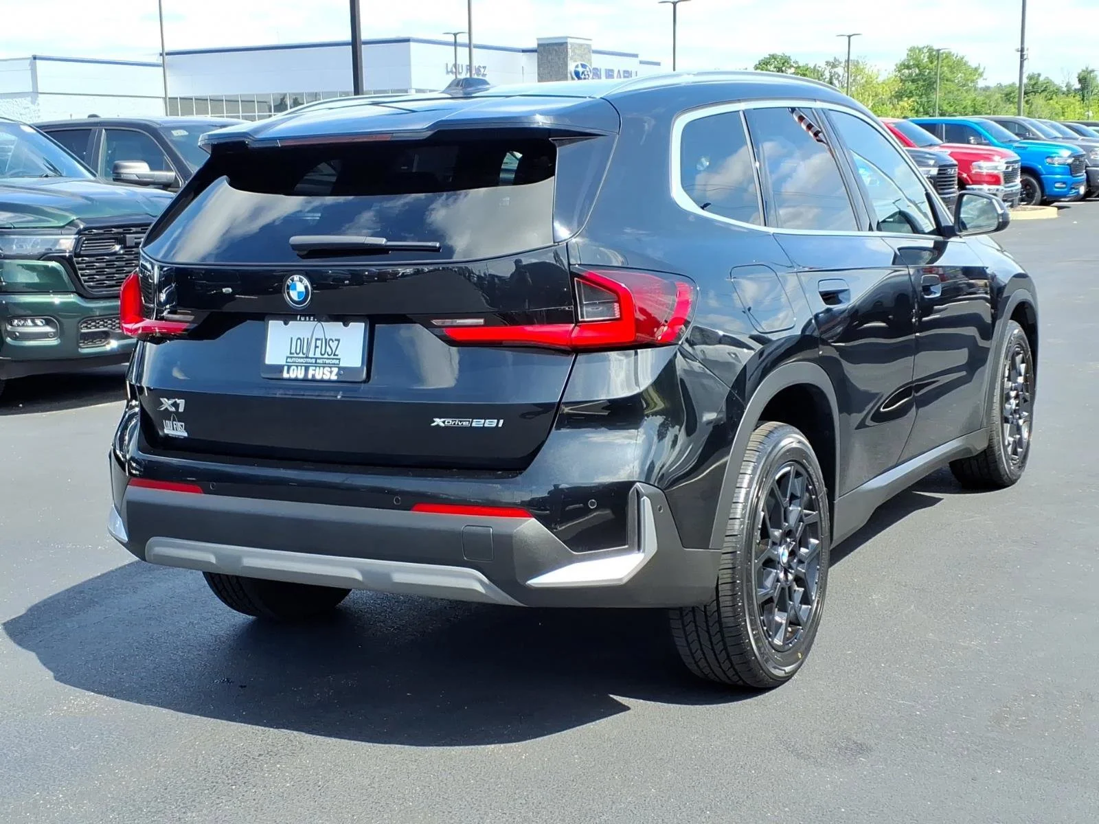 Used 2023 Black Sapphire Metallic BMW xDrive28i image 25