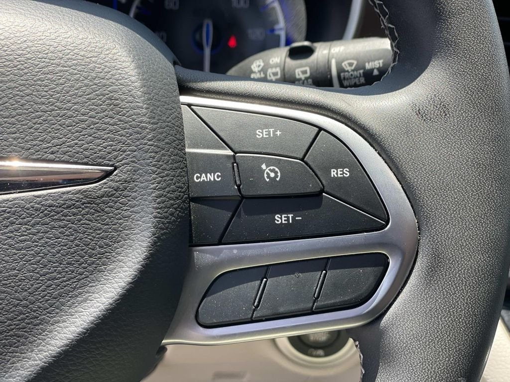 Used 2023 White Chrysler LX image 9