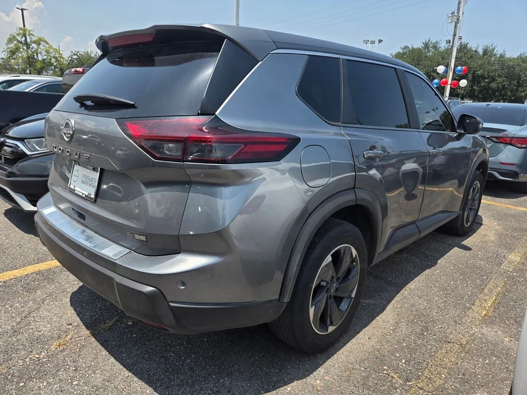 Used 2025 Gray Nissan SV image 4