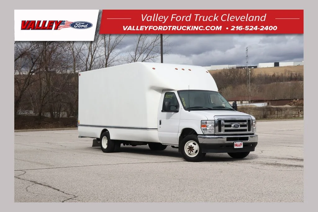 2025 Ford E-Series DRW E-450 Super Duty 158 in WB's photo