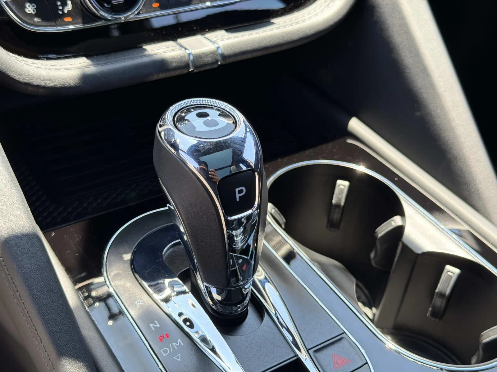 2024 Bentley Bentayga - Photo 31