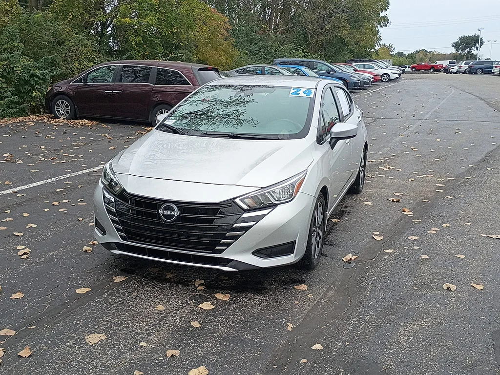 2024 Nissan Versa SV, photo 7 of 12