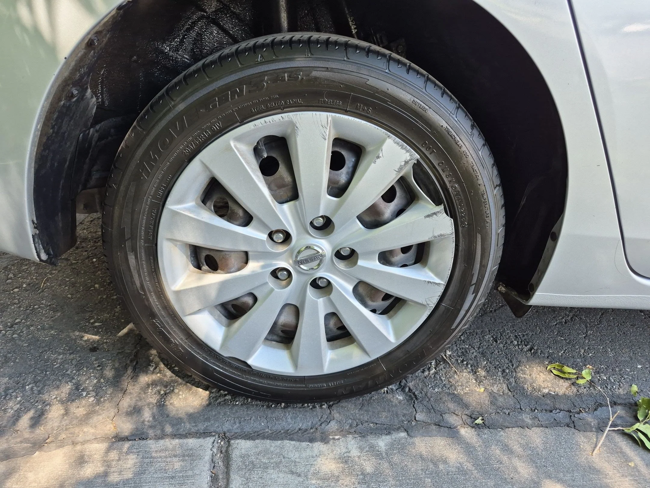 Used 2018 Brilliant Silver Nissan S image 13