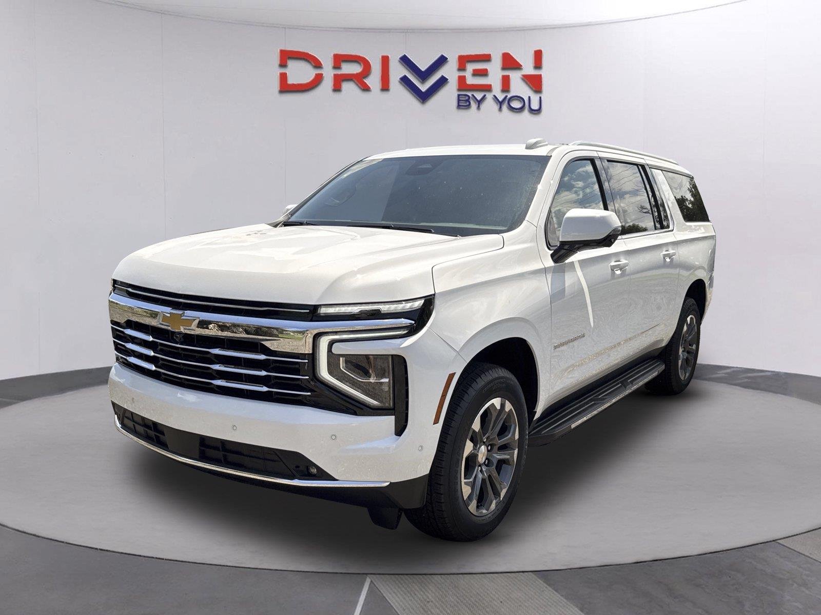 2026 Chevrolet Suburban LT - Photo 8