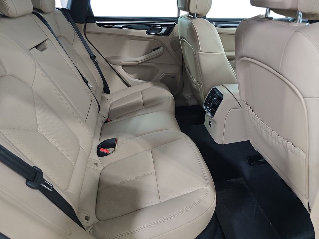 2026 Porsche Macan T - Photo 26