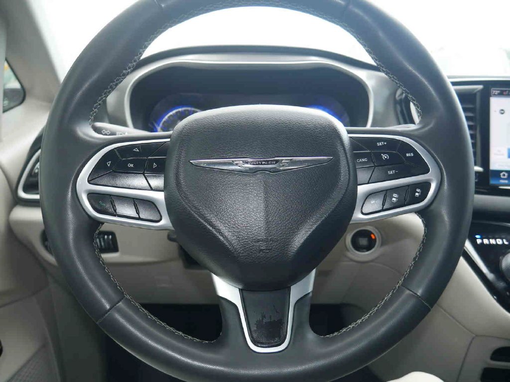 Used 2024 White Chrysler Touring L image 33