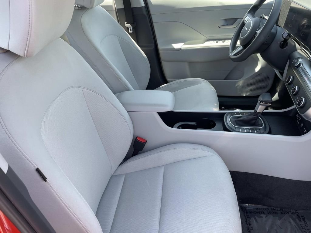 2025 Hyundai Kona SE - Photo 25