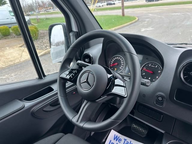 New 2026 Arctic White Mercedes-Benz Cargo 144 WB image 54