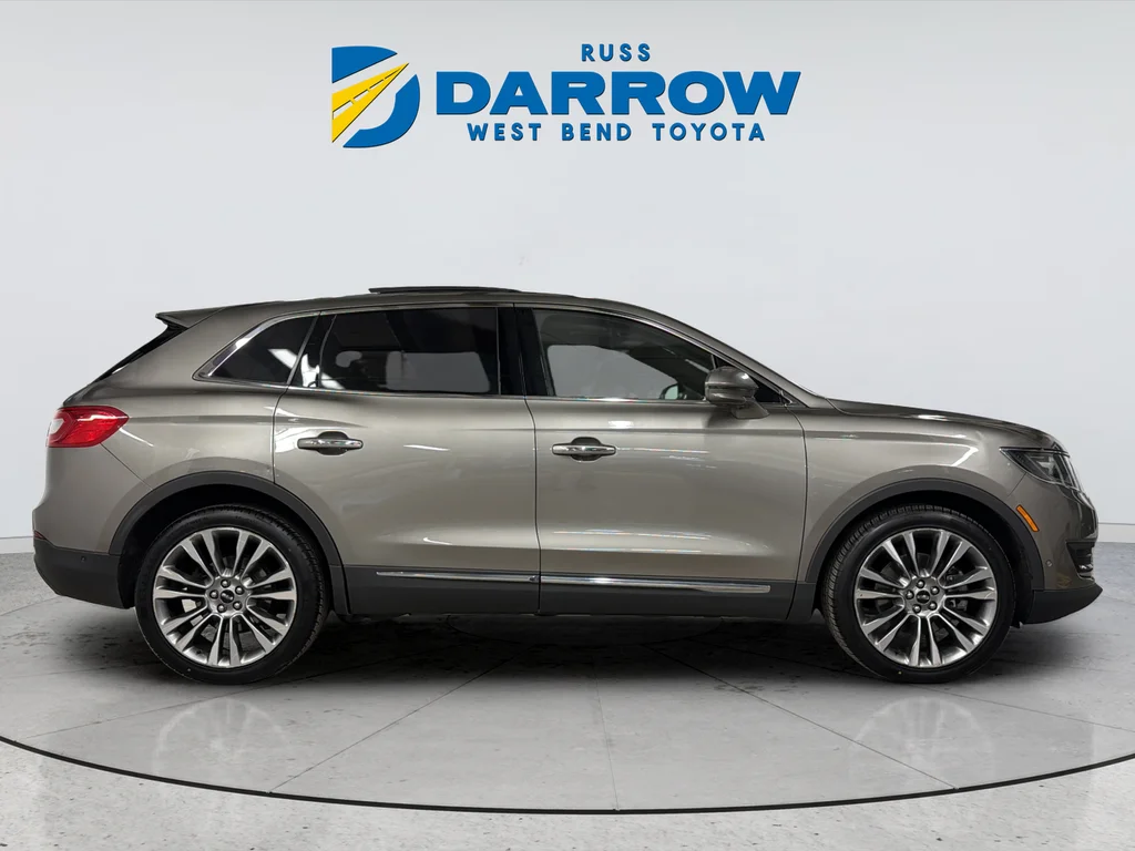 Used 2017 Gray Lincoln Reserve image 6