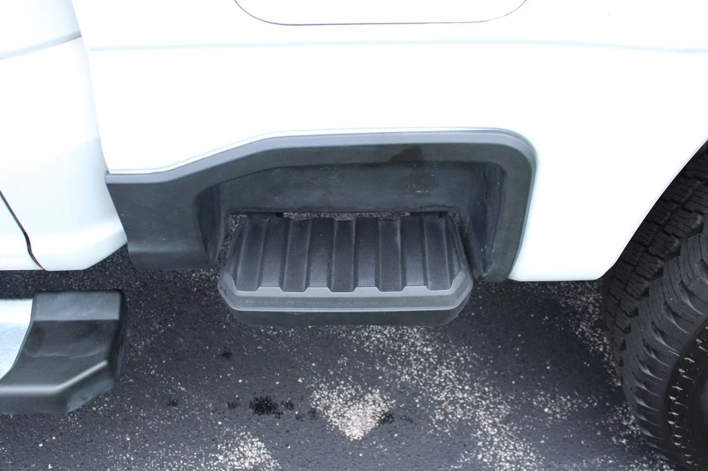 Used 2024 Oxford White Ford Lariat image 9