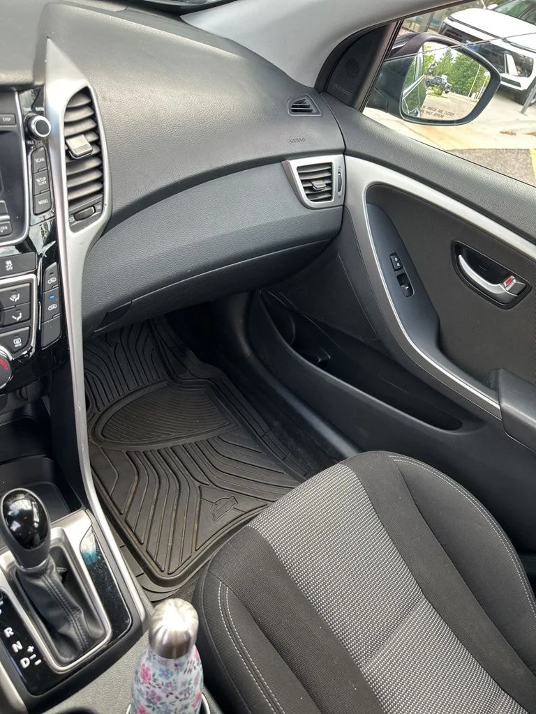 Used 2017 Black Noir Pearl Hyundai Base image 5