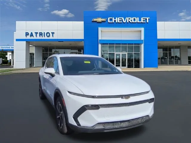 New 2026 Summit White Chevrolet LT image 4