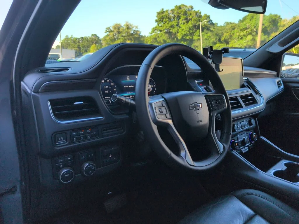 Used 2022 Gray Chevrolet Z71 image 33