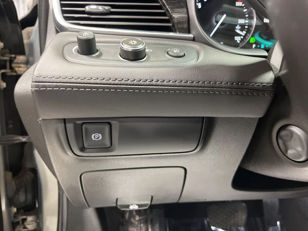 Used 2019 Pepperdust Metallic Buick Essence image 13