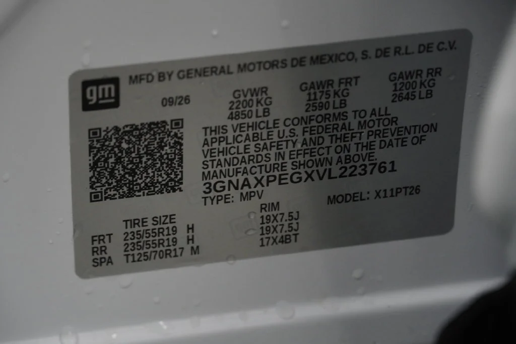New 2027 Summit White Chevrolet LT image 42