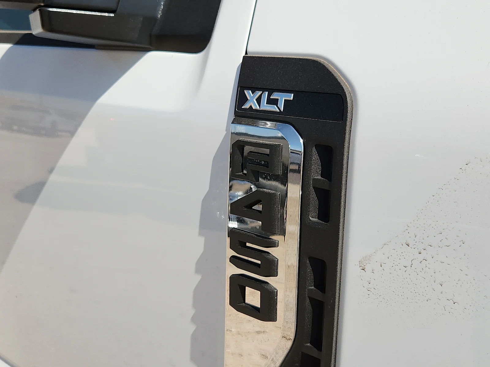 New 2027 Oxford White Ford XLT image 10