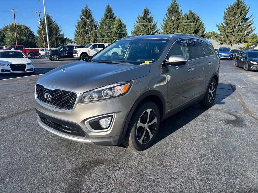Used 2018 Silver Kia EX image 9