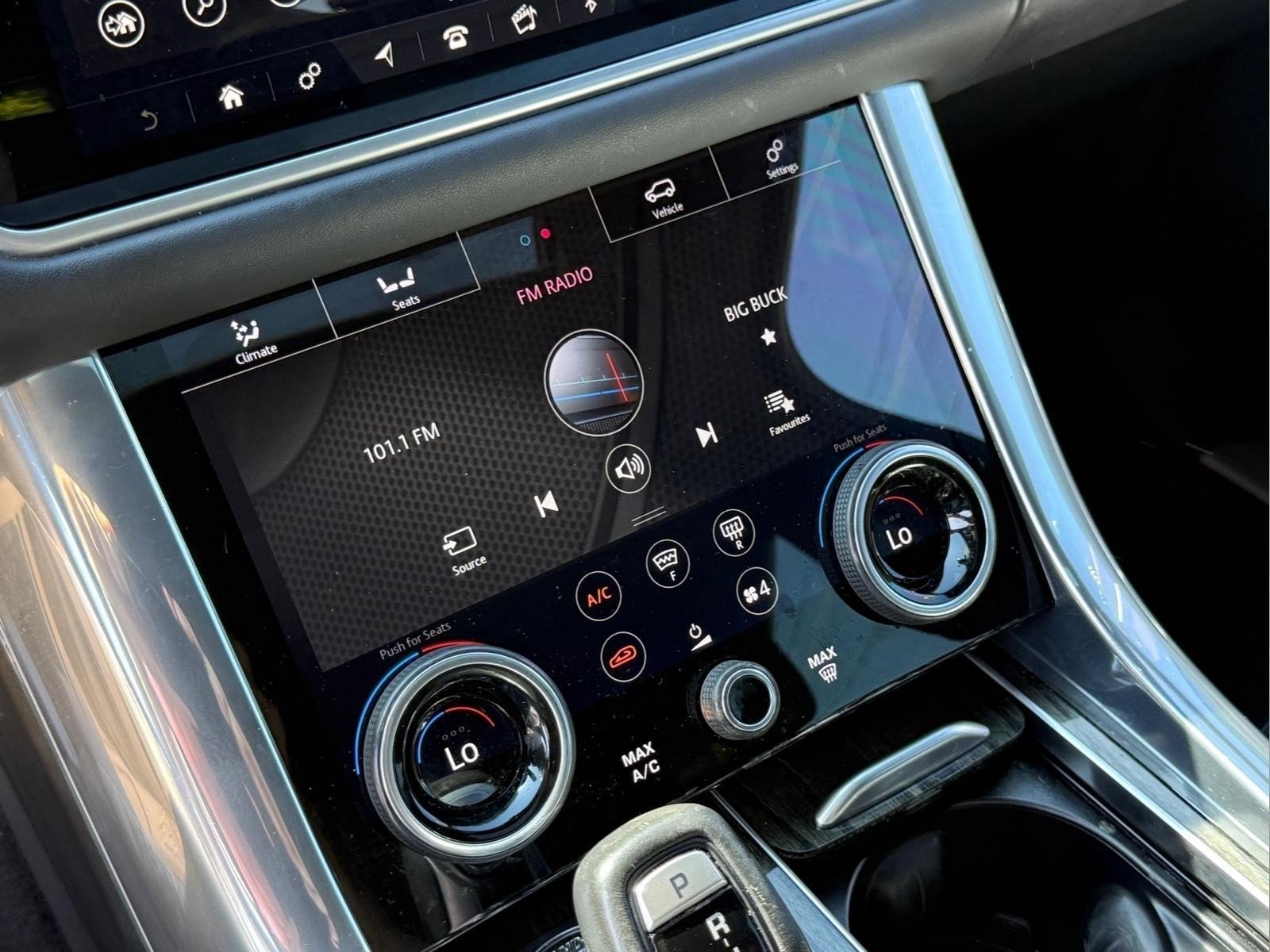 Used 2019  Land Rover Dynamic image 20