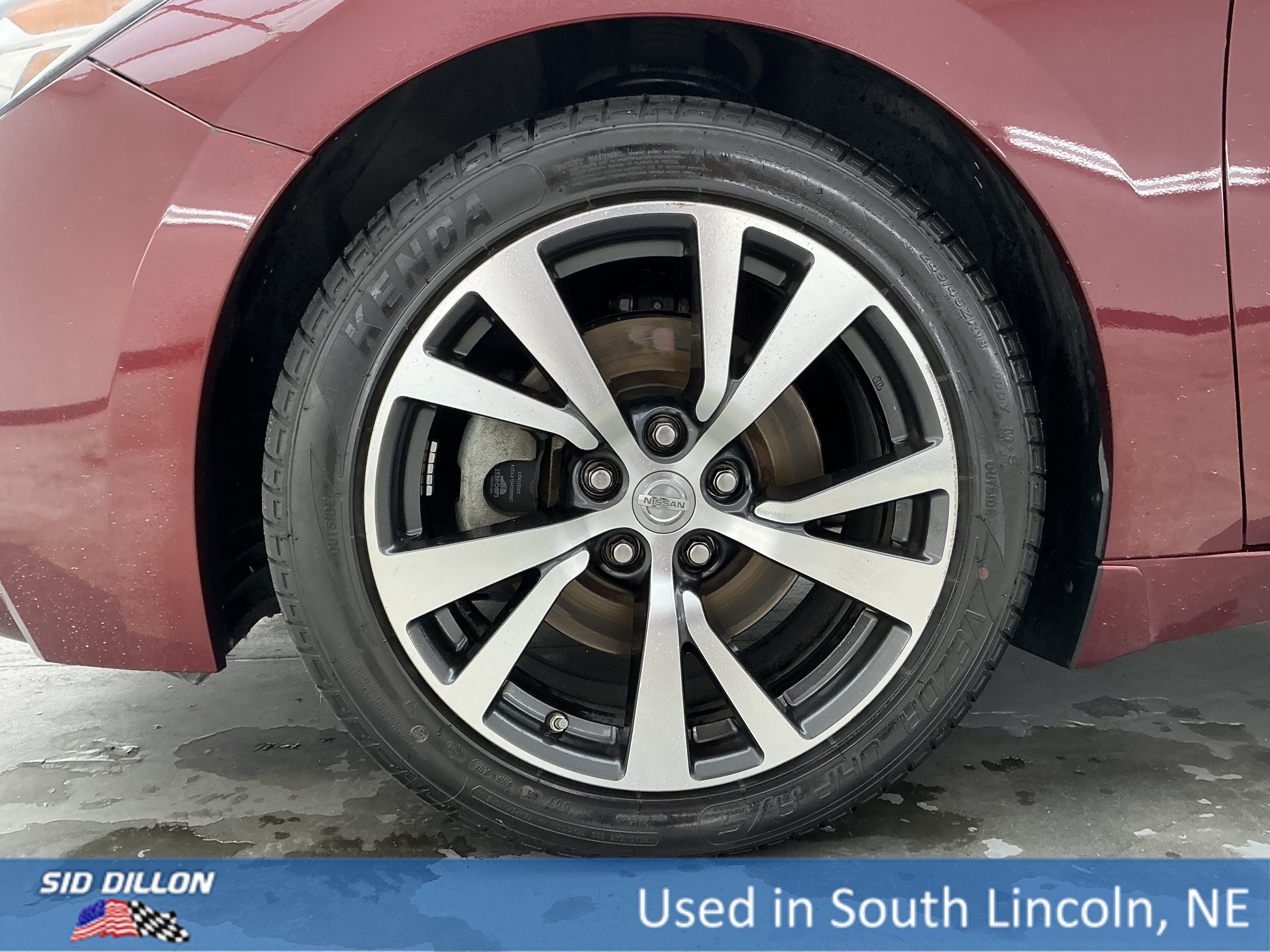 Used 2017 Coulis Red Nissan SL image 18