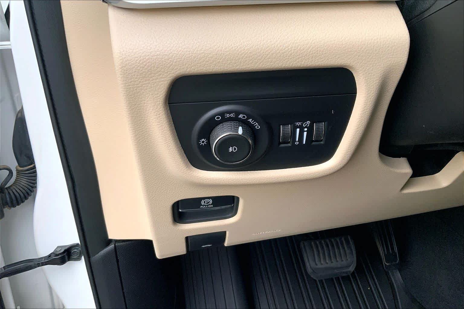 Used 2024 Bright White Clearcoat Jeep Limited image 32
