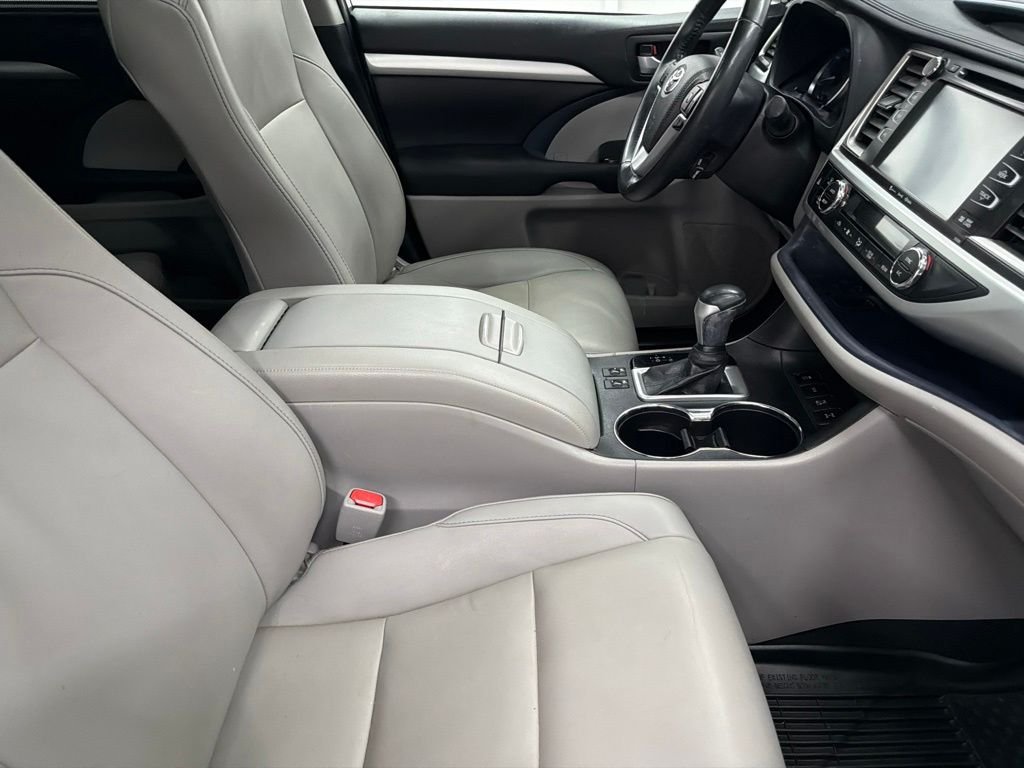 Used 2019 Green Toyota XLE image 29