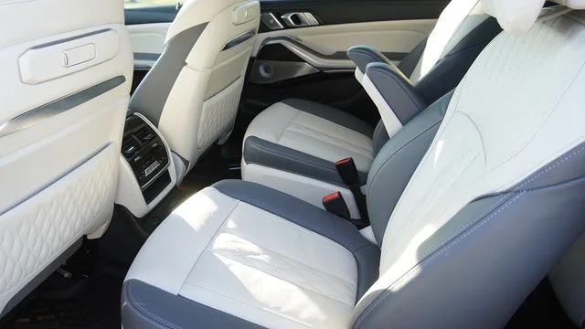 Used 2024 Gray BMW xDrive40i image 14