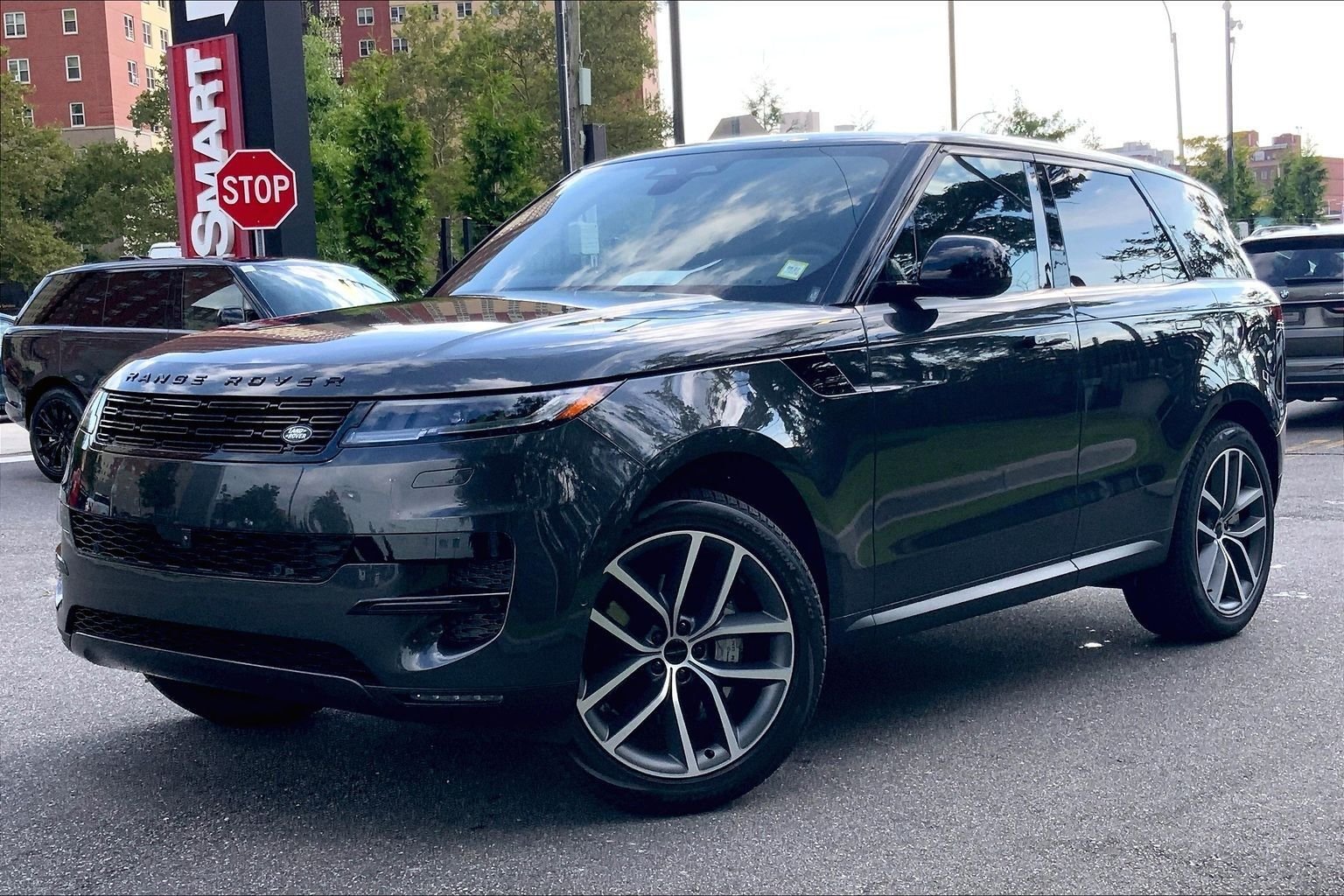 New 2027 Carpathian Grey Land Rover SE image 1