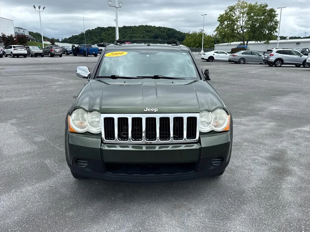 Used 2009 Green Metallic Jeep Laredo image 8