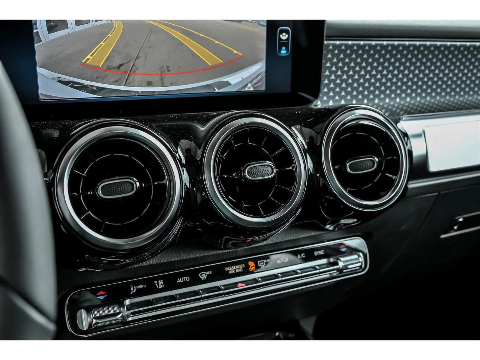 New 2026 Polar White Mercedes-Benz GLB 250 image 42