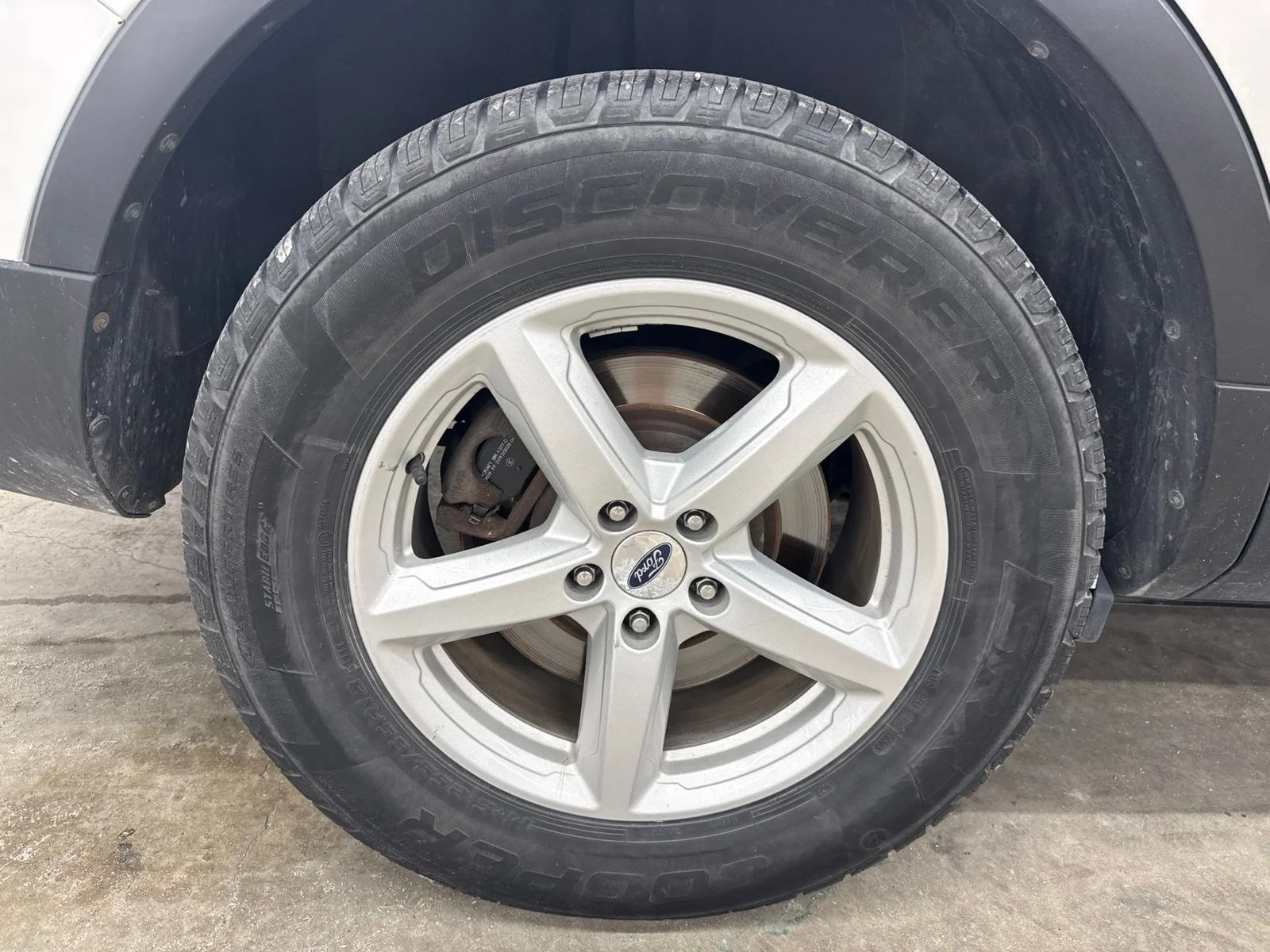 Used 2016 White Platinum Clearcoat Metallic Ford XLT image 9