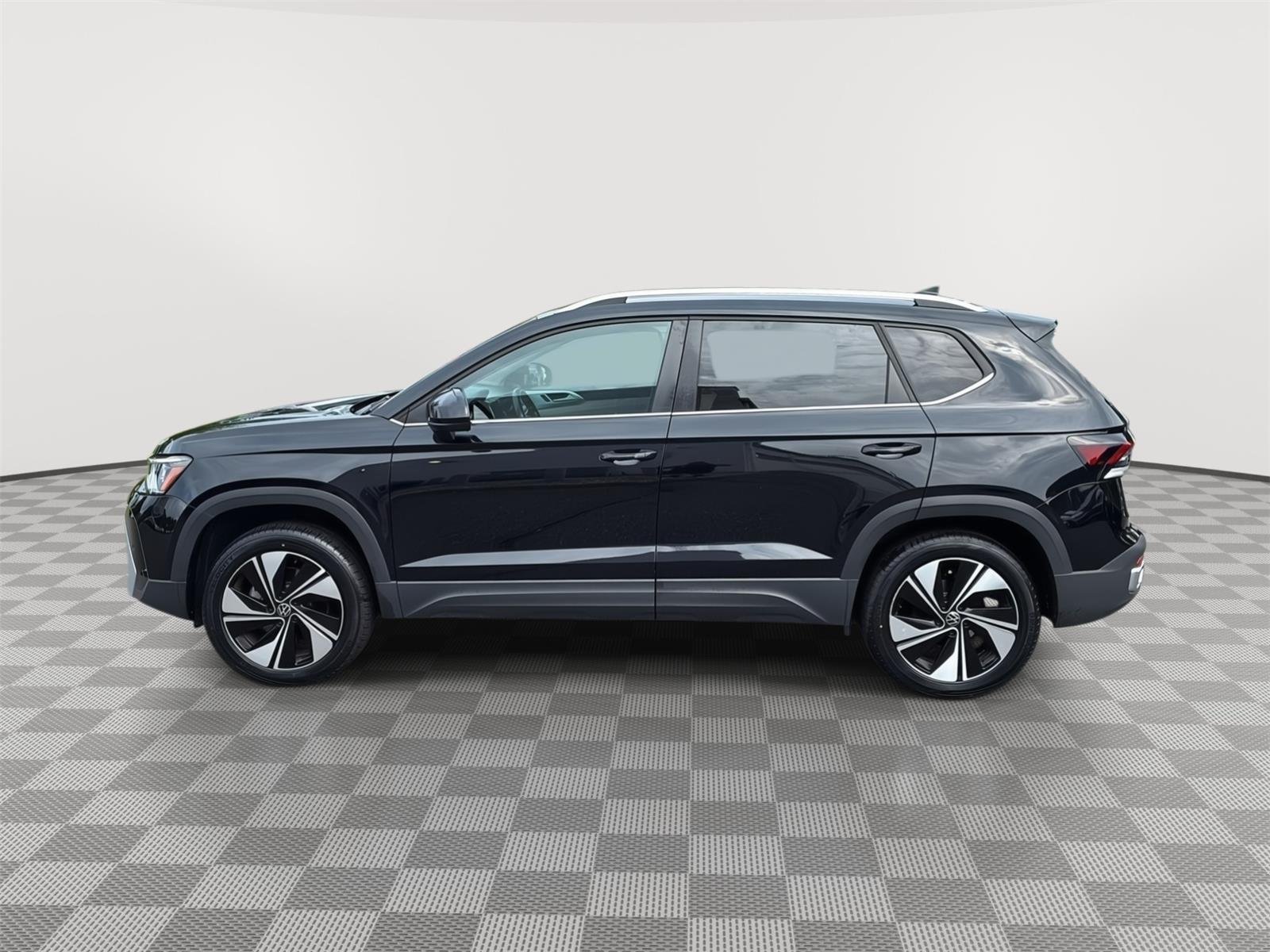 Used 2025 Deep Black Pearl Volkswagen SE image 8