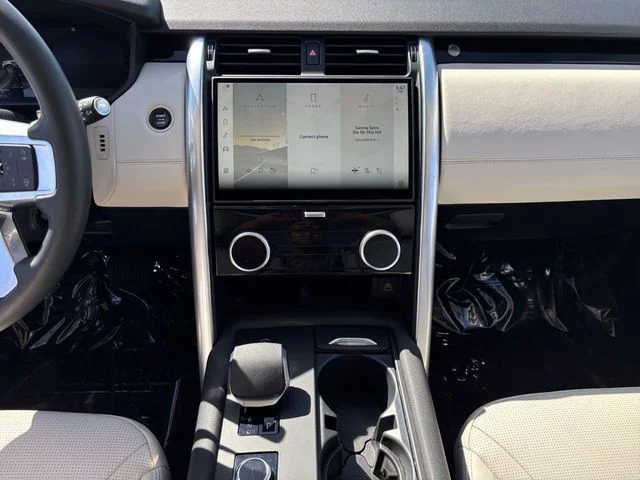 Used 2025  Land Rover S image 16