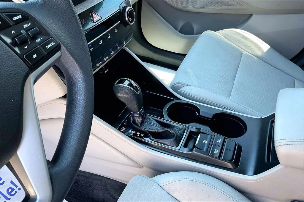 Used 2020 Silver Hyundai Value image 17