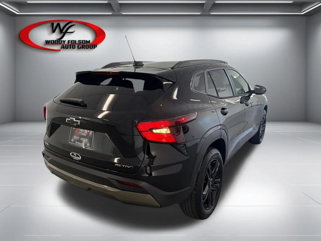 New 2026 Mosaic Black Metallic Chevrolet ACTIV image 6