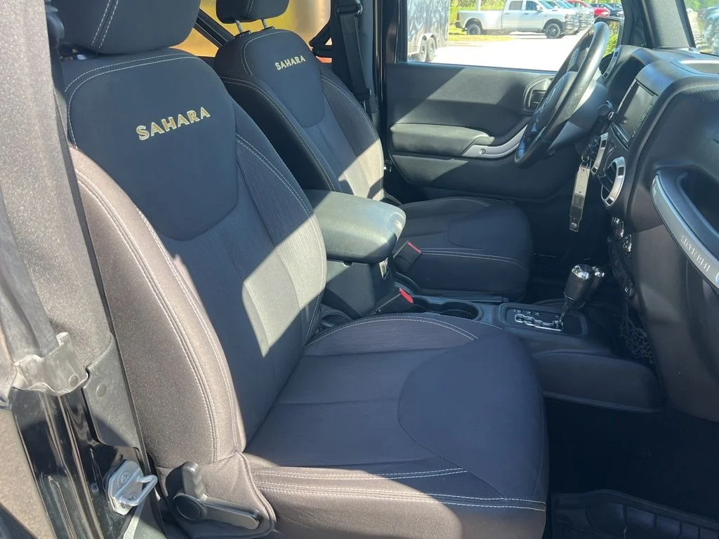 Used 2015 Black Jeep Sahara image 32