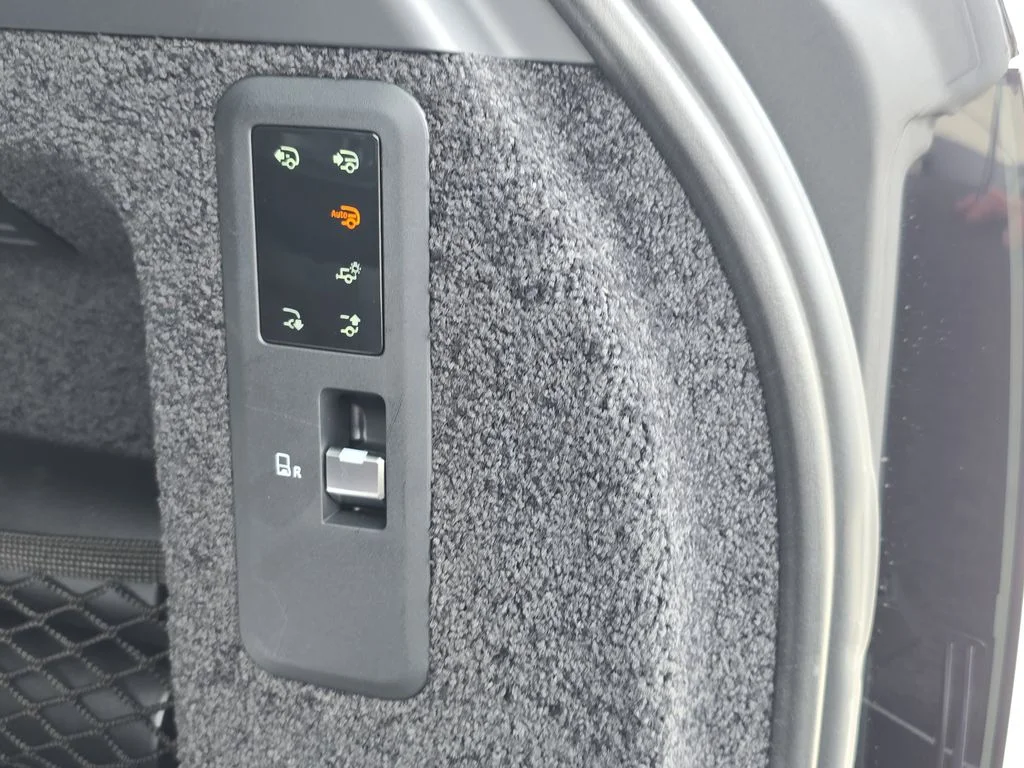 2025 Land Rover Range Rover SV - Photo 14