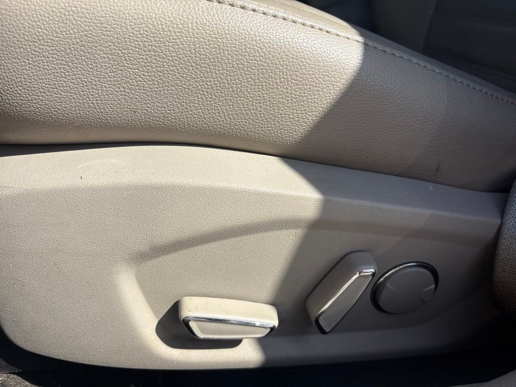 Used 2017 Ruby Red Metallic Ford SE image 13