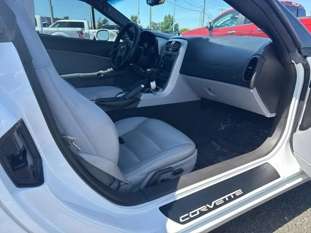 Used 2005 Arctic White Chevrolet Base image 9