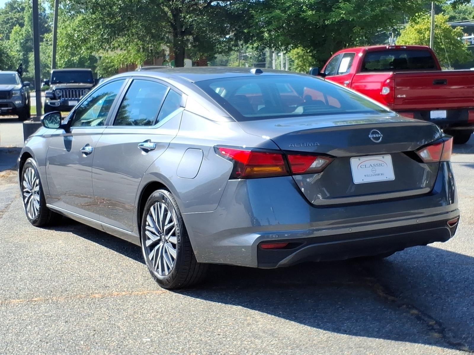 Used 2025 Gun Metallic Nissan SV image 9
