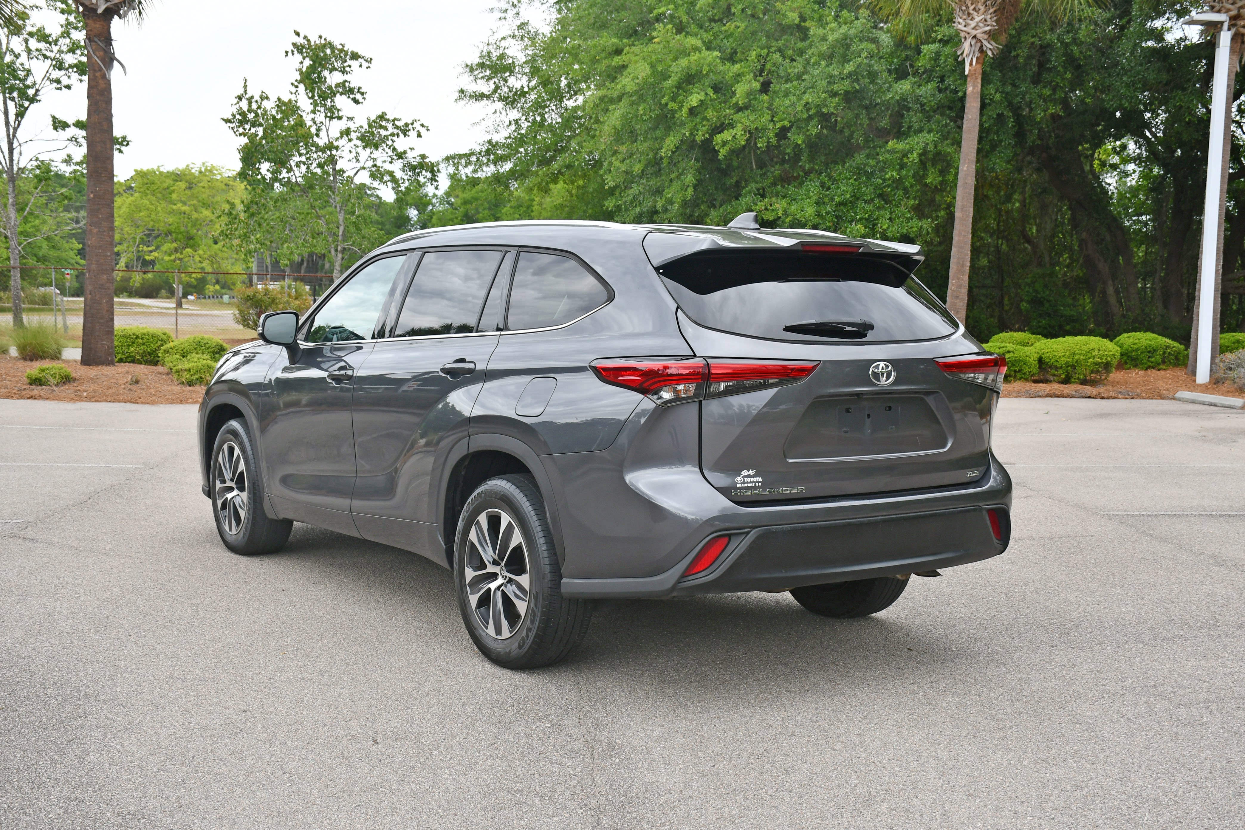 Used 2020 Gray Toyota XLE image 4
