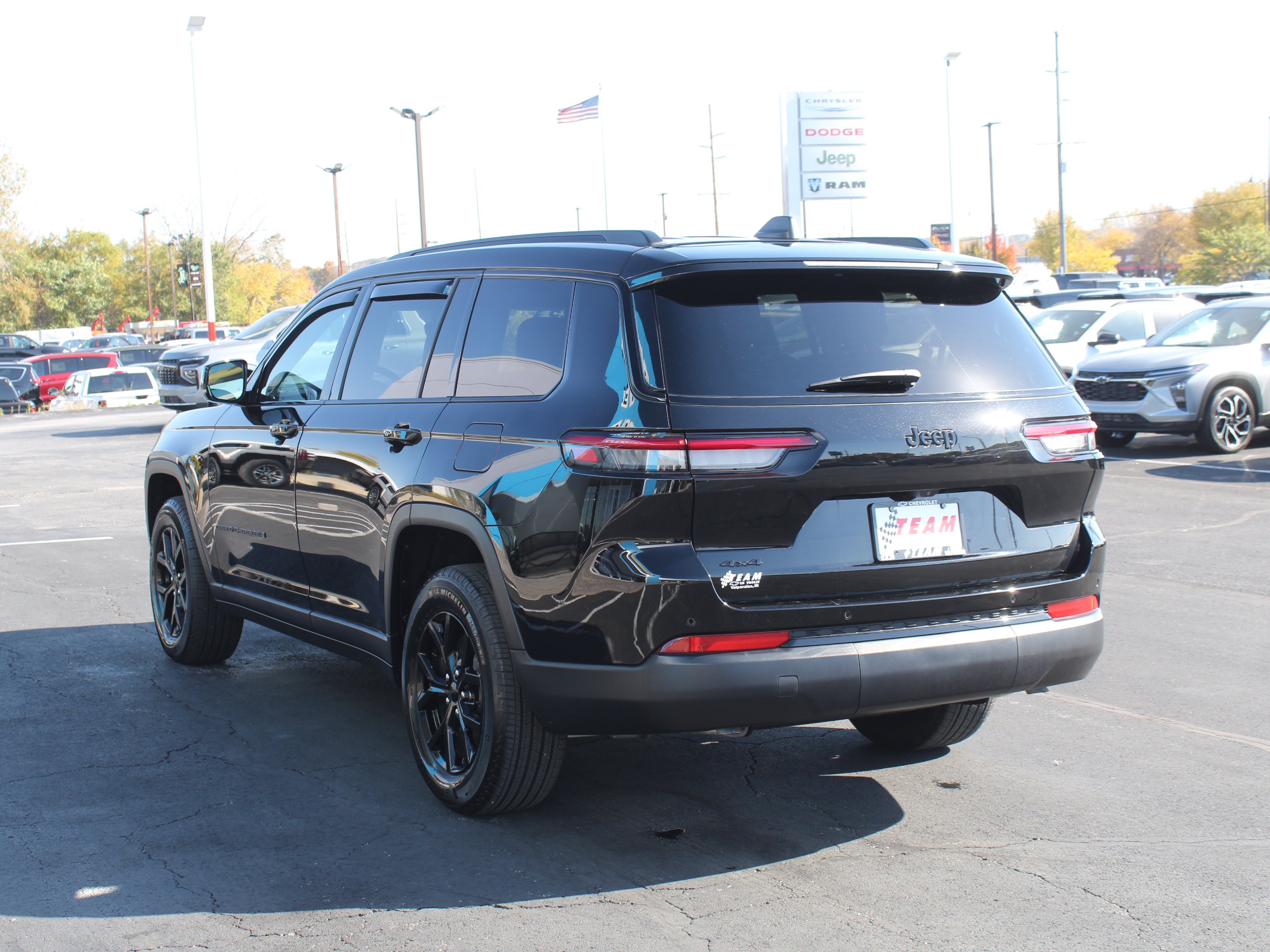 Used 2025 Black Jeep Altitude X image 8