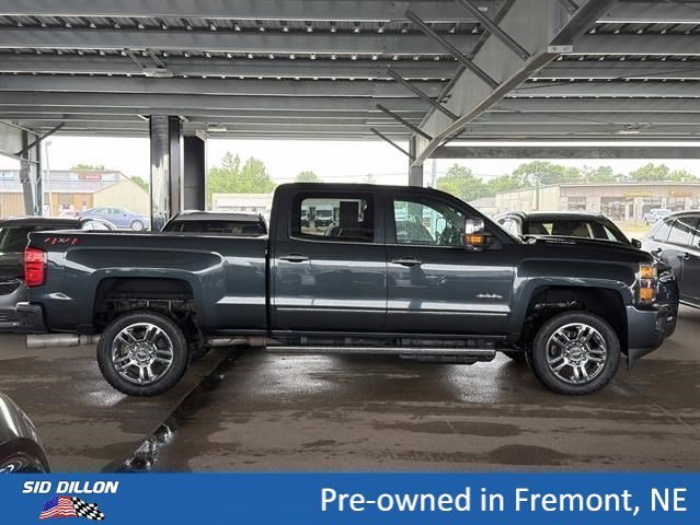 Used 2019 Graphite Metallic Chevrolet High Country image 3